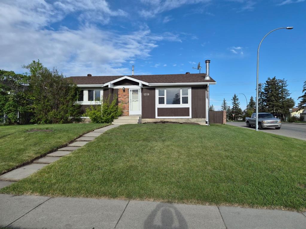 1219 68 Street NE, A2312151, Alberta,