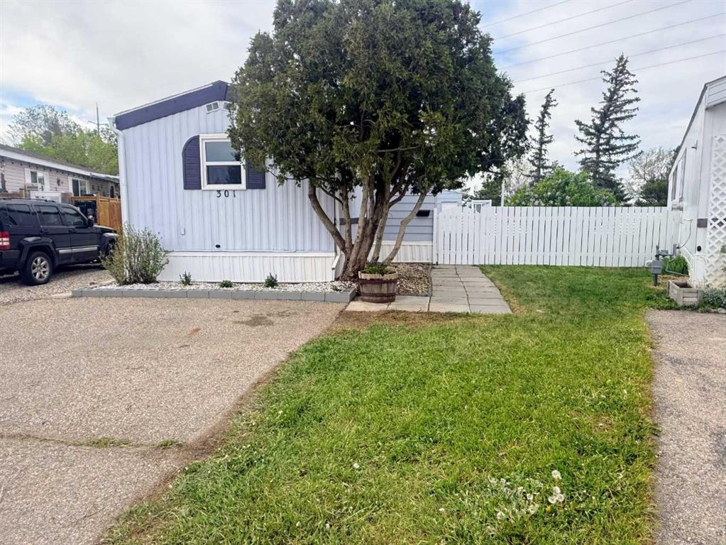 Third View of 301, 2300 13 Street N, St Edwards, Lethbridge, Alberta, T1H 4E8