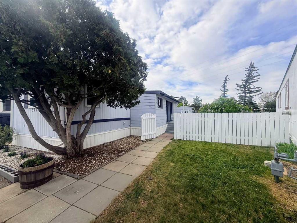 Fourth View of 301, 2300 13 Street N, St Edwards, Lethbridge, Alberta, T1H 4E8