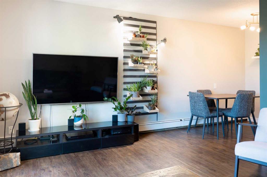 Fifth View of 305, 1829 11 Avenue SW, Sunalta, Calgary, Alberta, T3C 0N7