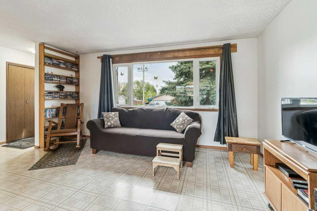 Fourth View of 840 Pinecliff Drive NE, Pineridge, Calgary, Alberta, T1Y 3W7