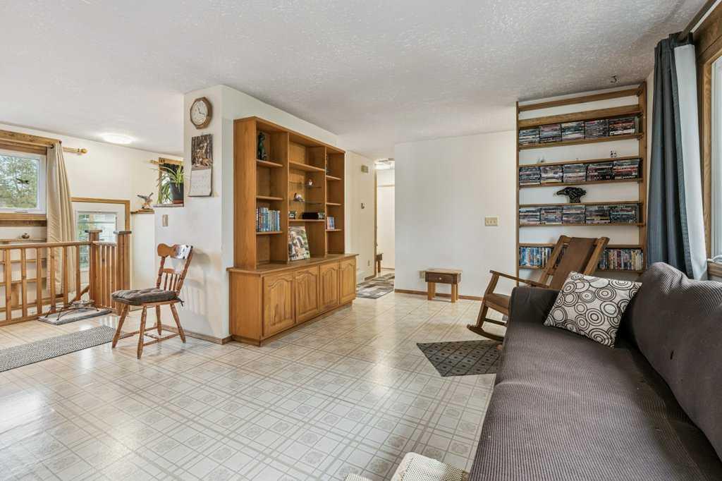 Fifth View of 840 Pinecliff Drive NE, Pineridge, Calgary, Alberta, T1Y 3W7