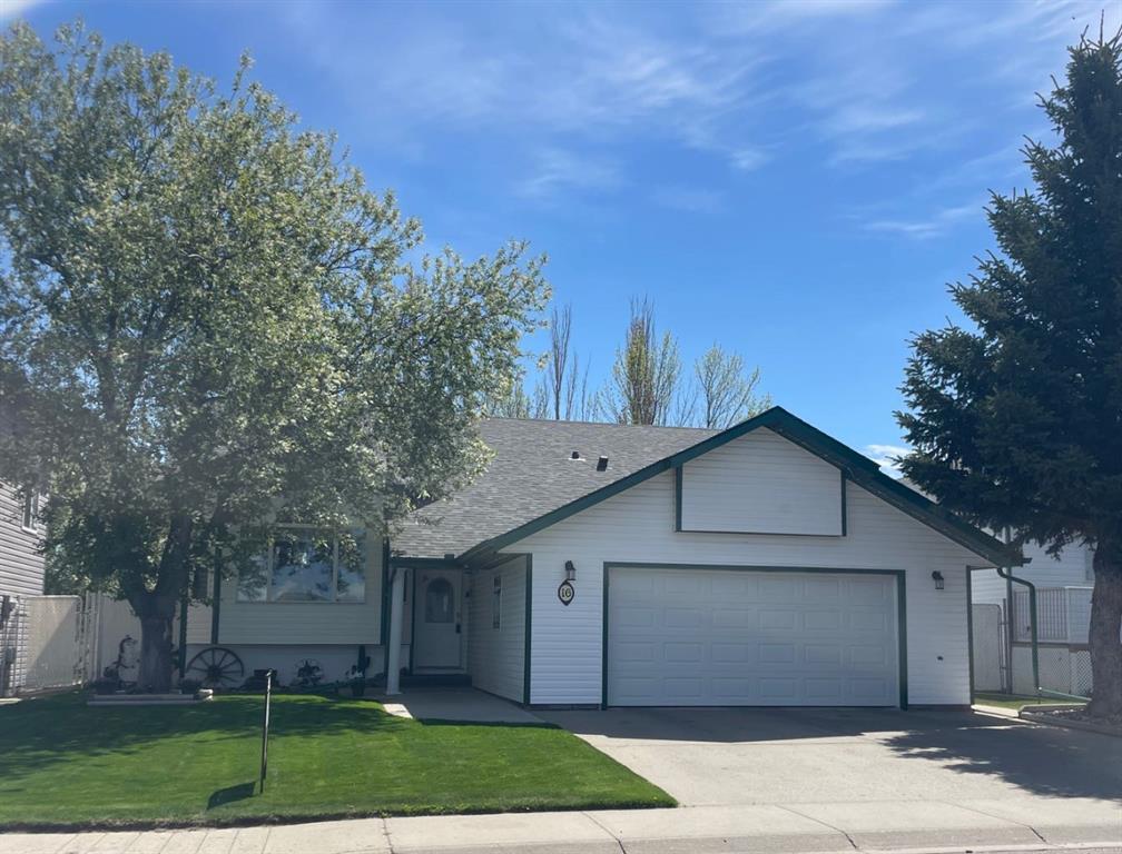 16 Upland Street W, A2312613, Alberta,