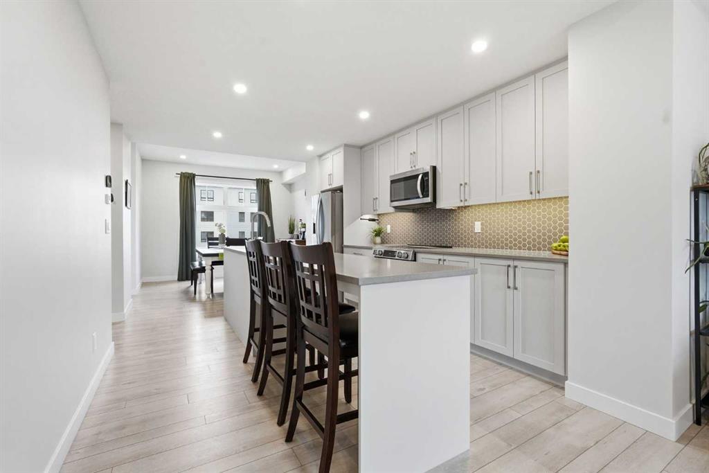 Third View of 207 Les Jardins Park SE, Douglasdale/Glen, Calgary, Alberta, T2C 5V3