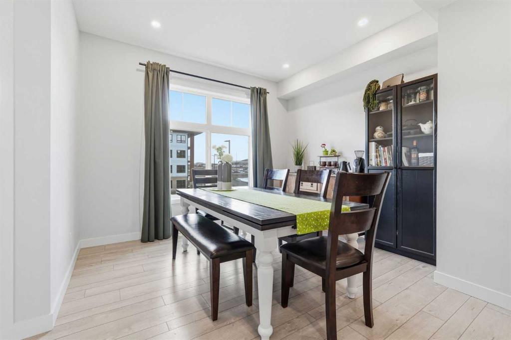 Fifth View of 207 Les Jardins Park SE, Douglasdale/Glen, Calgary, Alberta, T2C 5V3