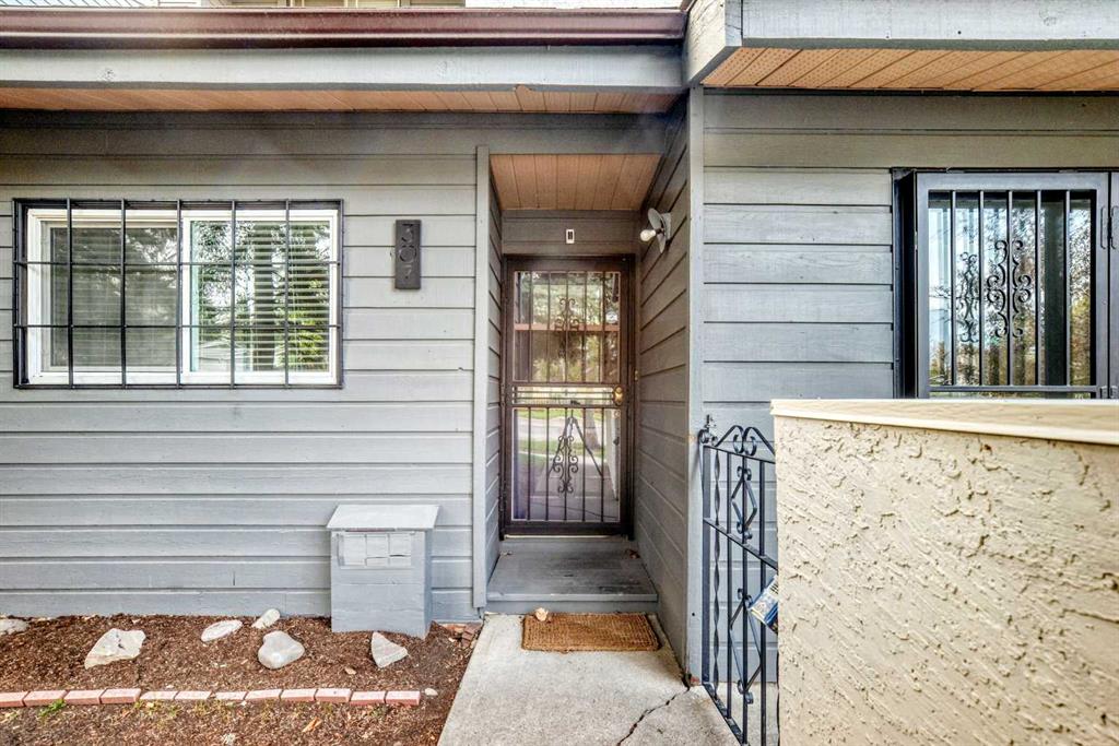 Fifth View of 307, 2520 Palliser Drive SW, Oakridge, Calgary, Alberta, T2V4S9
