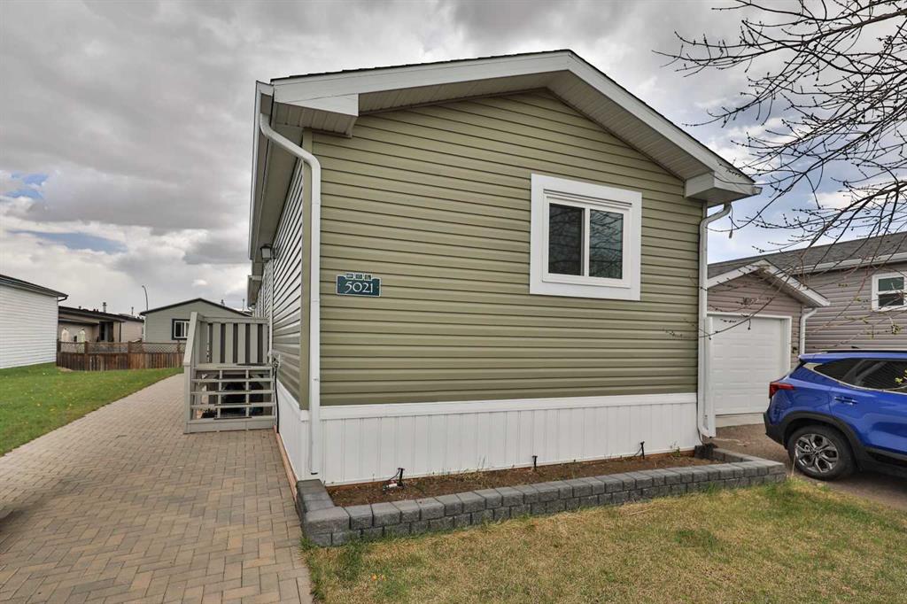 5021 Applewood Road , A2312687, Alberta,