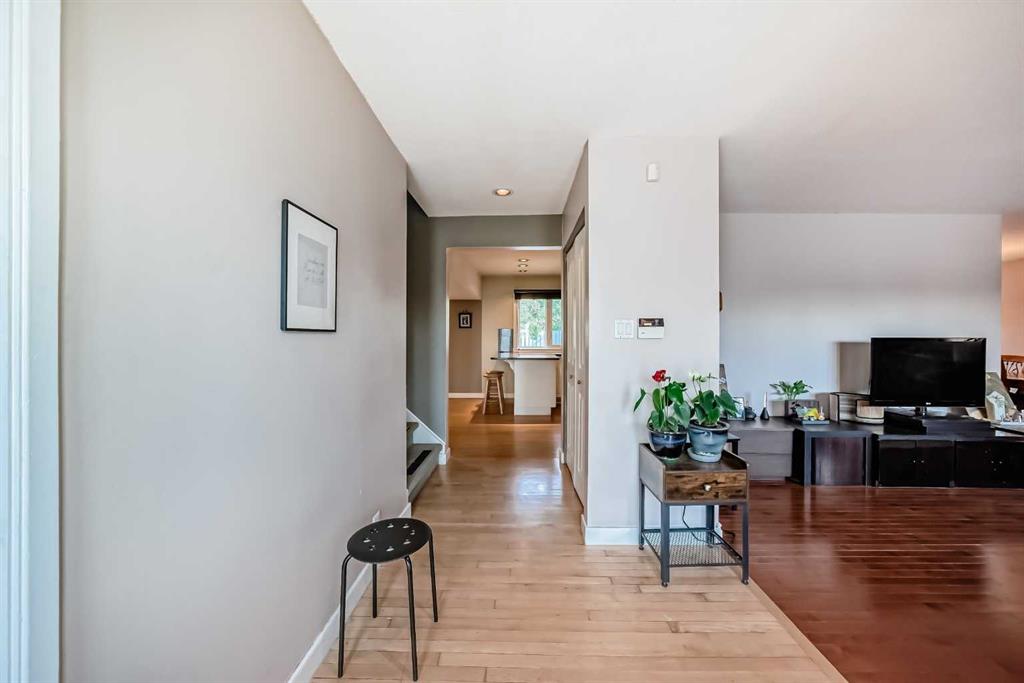 Fifth View of 1220 73 Avenue SW, Kelvin Grove, Calgary, Alberta, T2V 0S1