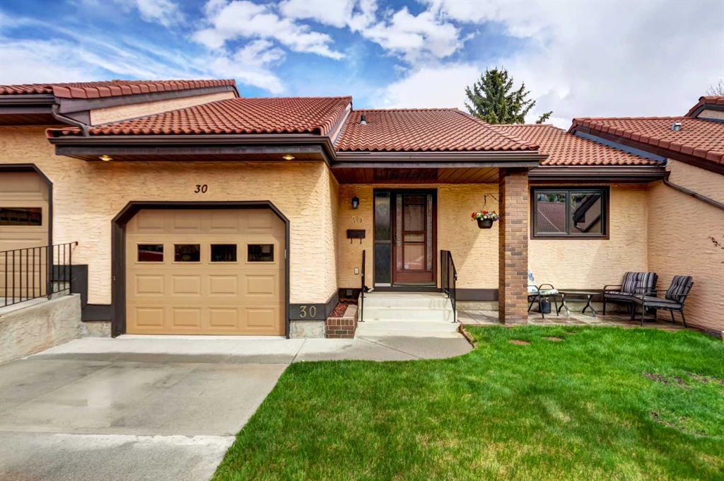30, 118 Strathcona Road SW, A2312892, Alberta,