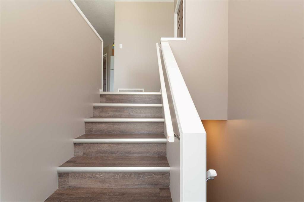 Third View of 15 Blackfoot Boulevard W, Indian Battle Heights, Lethbridge, Alberta, T1K 7N7