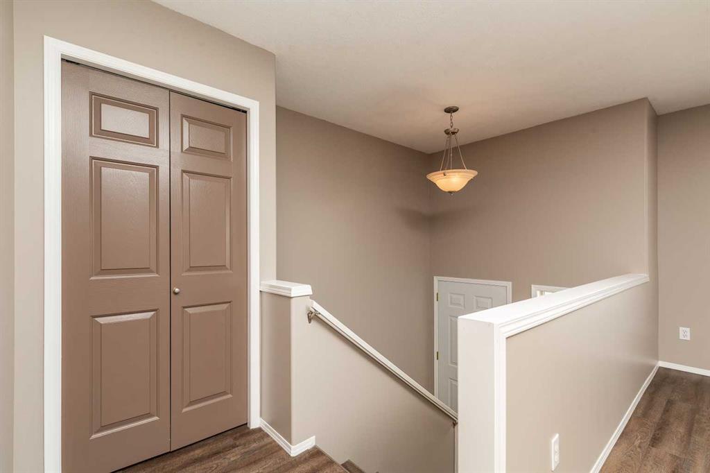 Fourth View of 15 Blackfoot Boulevard W, Indian Battle Heights, Lethbridge, Alberta, T1K 7N7