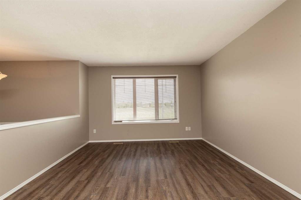 Fifth View of 15 Blackfoot Boulevard W, Indian Battle Heights, Lethbridge, Alberta, T1K 7N7