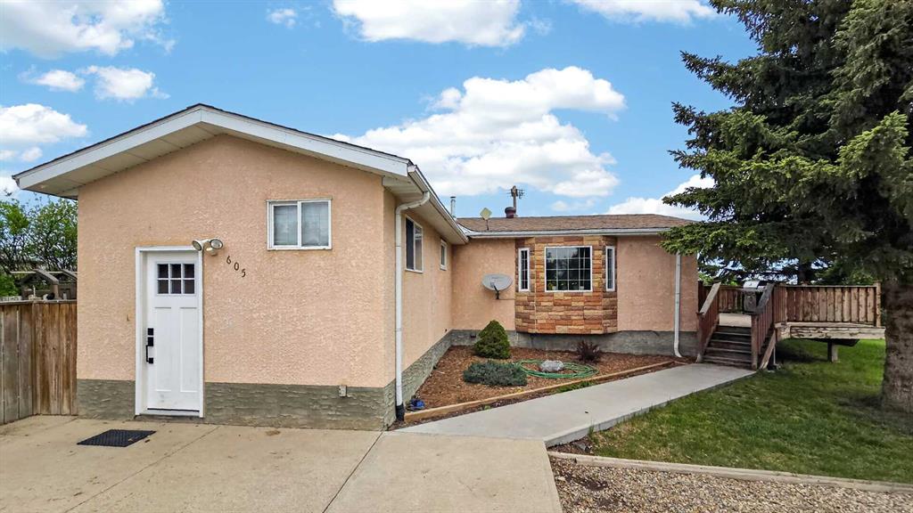 605 2 Street S, A2313190, Alberta,