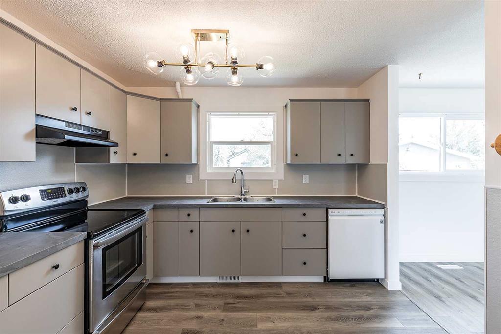 320 16 Street NE, A2313232, Alberta,