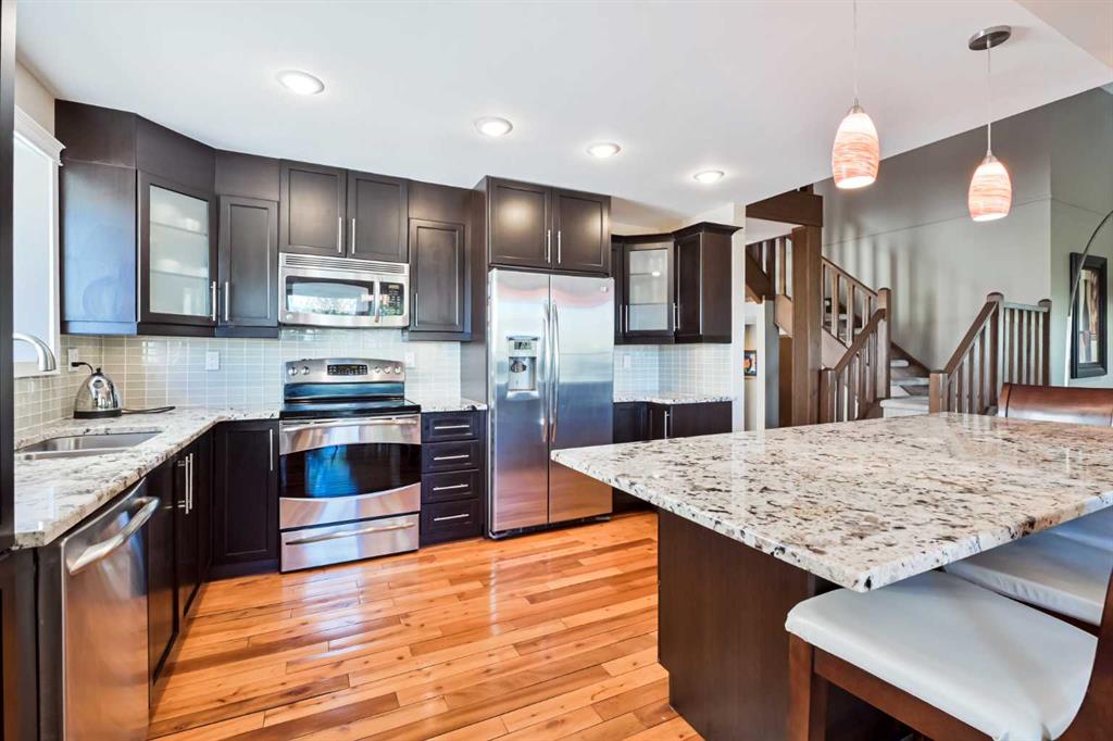 Fifth View of 44 Coach Manor Rise SW, Coach Hill, Calgary, Alberta, T3H 1C4