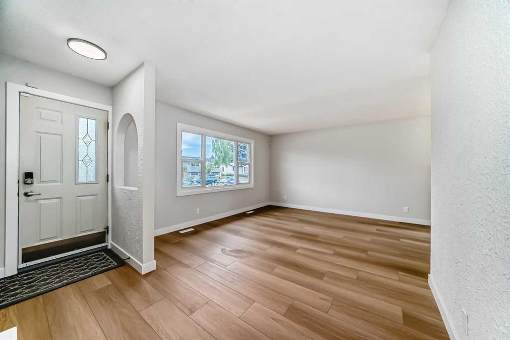 Fifth View of 4607 Marwood Way NE, Marlborough, Calgary, Alberta, T2A2S6
