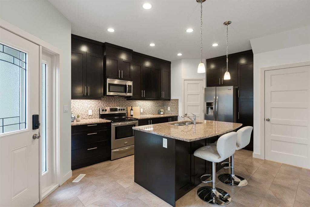 Third View of 2, 6110 Bowness Road NW, Bowness, Calgary, Alberta, T3B0E1