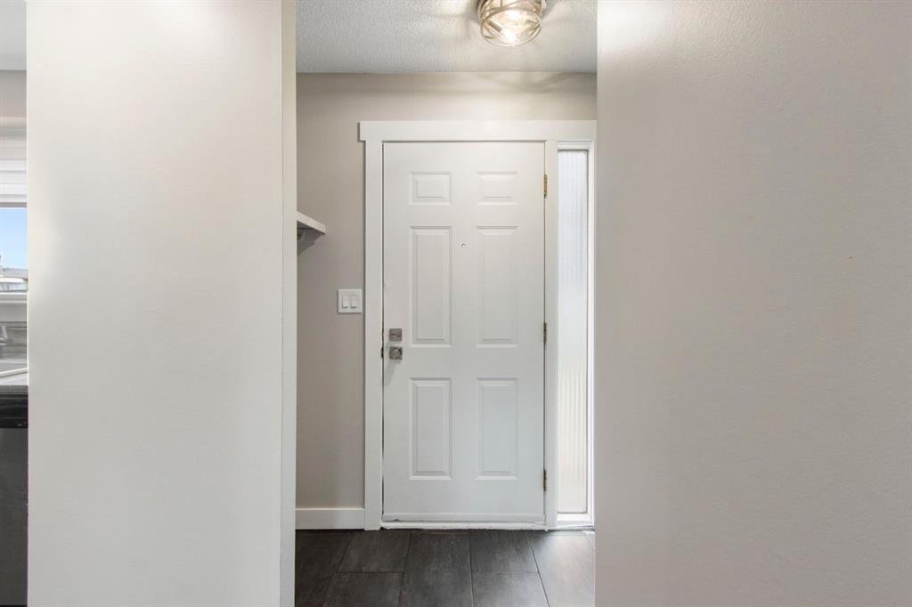 Third View of 36, 219 90 Avenue SE, Acadia, Calgary, Alberta, T2J 0A3