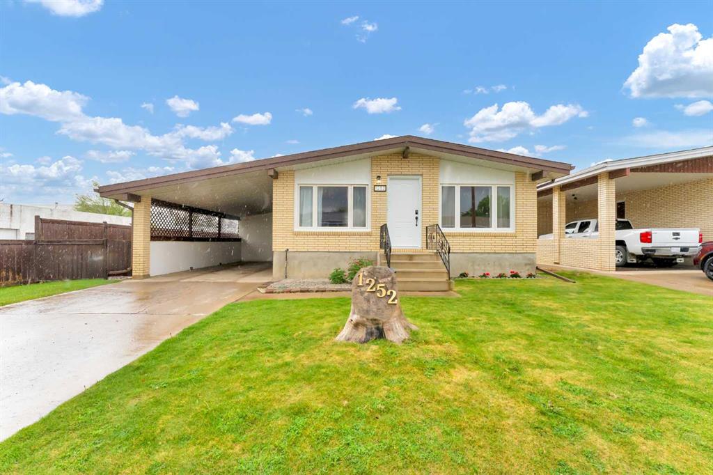 Second View of 1252 Crockford Crescent NW, Northwest Crescent Heights, Medicine Hat, Alberta, T1A 7C4