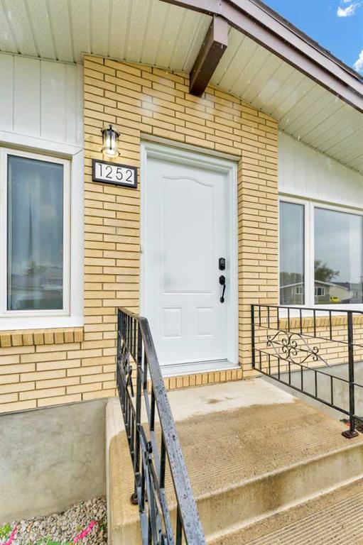 Fifth View of 1252 Crockford Crescent NW, Northwest Crescent Heights, Medicine Hat, Alberta, T1A 7C4