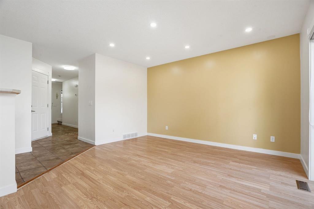 Third View of 204, 760 Railway Gate SW, Downtown, Airdrie, Alberta, T4B 3C5