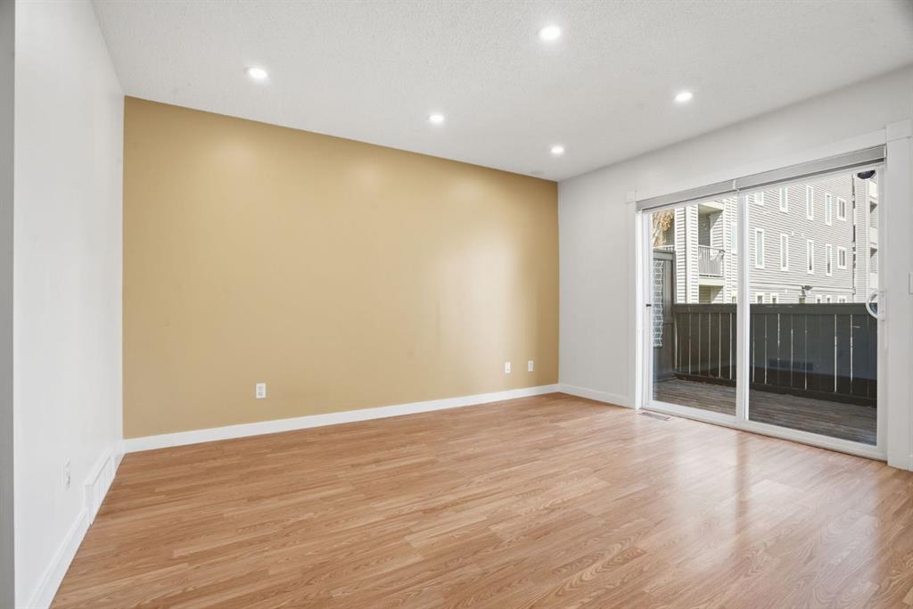 Fifth View of 204, 760 Railway Gate SW, Downtown, Airdrie, Alberta, T4B 3C5