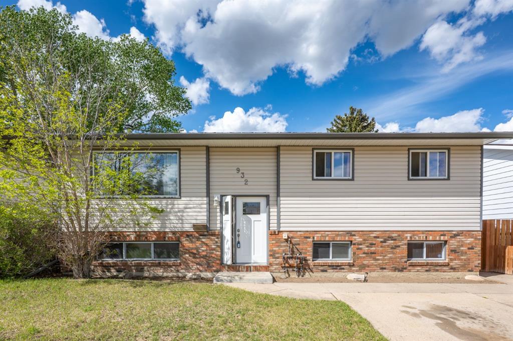 932 22 Street NE, A2313743, Alberta,
