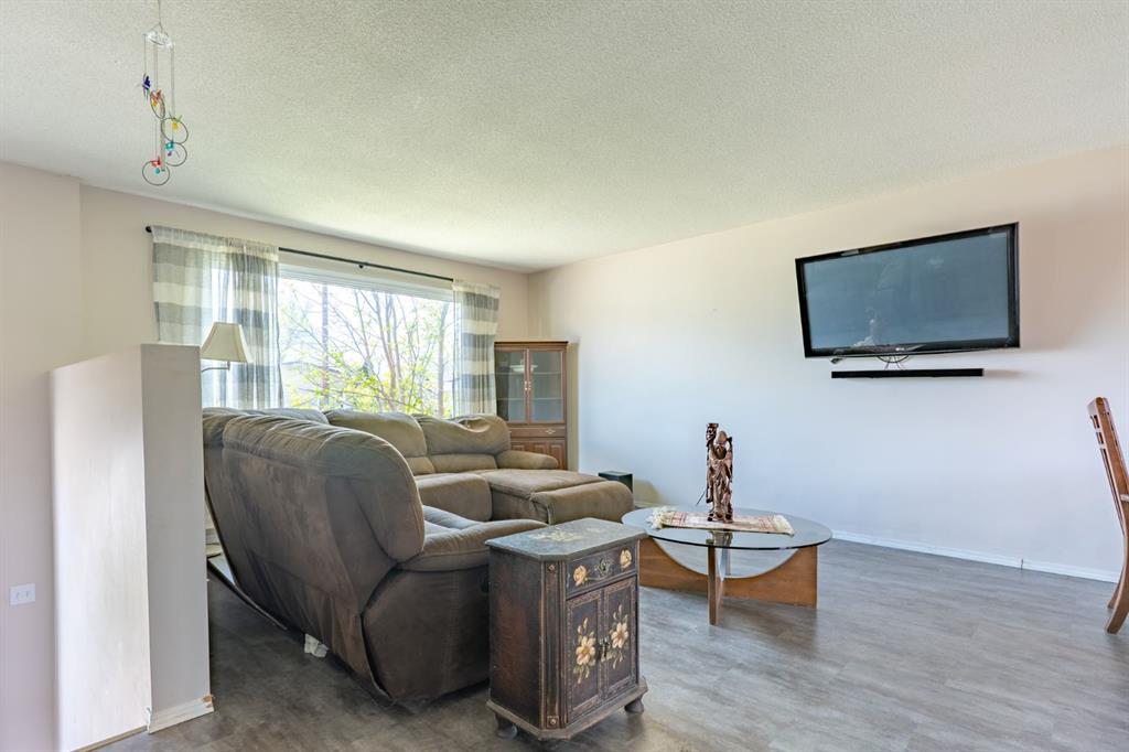 Fifth View of 932 22 Street NE, Northeast Crescent Heights, Medicine Hat, Alberta, T1C 1L7