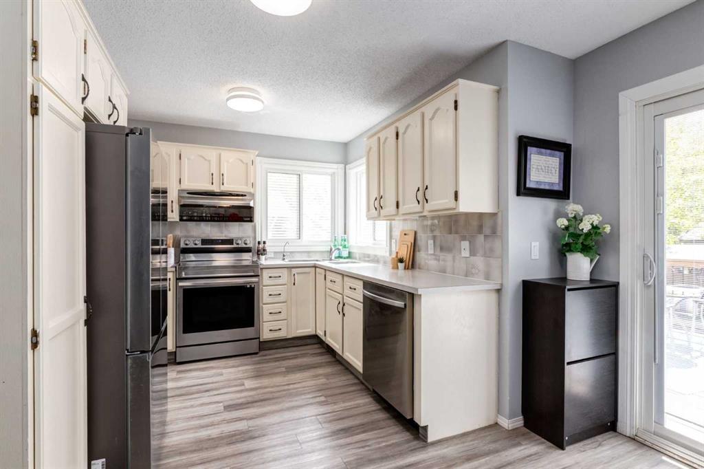 Fourth View of 133 Sandpiper Circle NW, Sandstone Valley, Calgary, Alberta, T3K 3R4