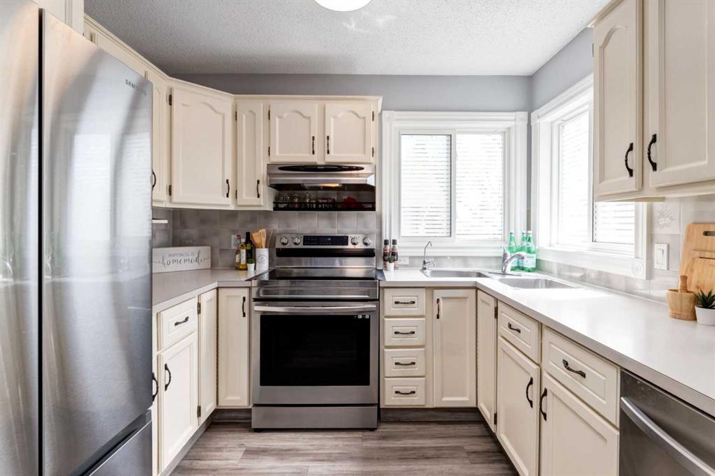 Fifth View of 133 Sandpiper Circle NW, Sandstone Valley, Calgary, Alberta, T3K 3R4