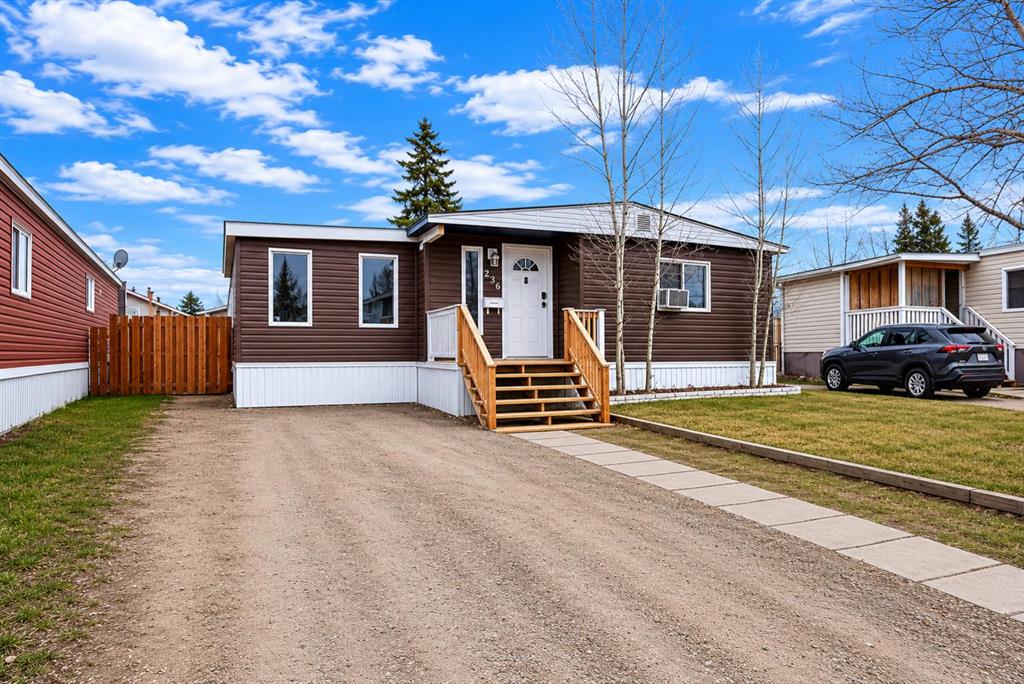 236 Grenfell Crescent , A2314105, Alberta,