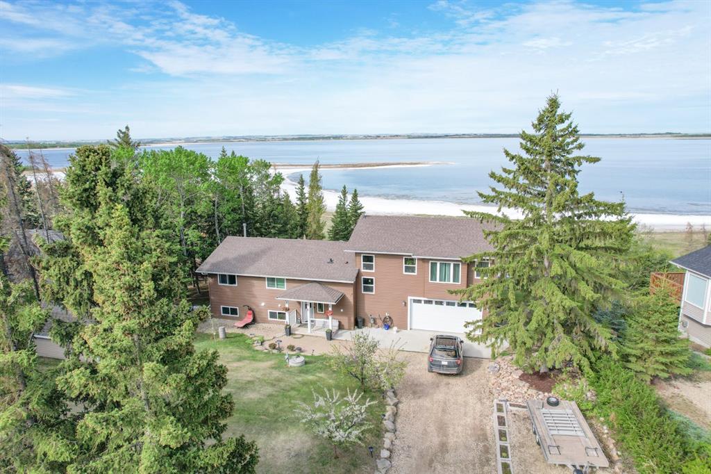 642 Cedar Way , A2314140, Alberta,