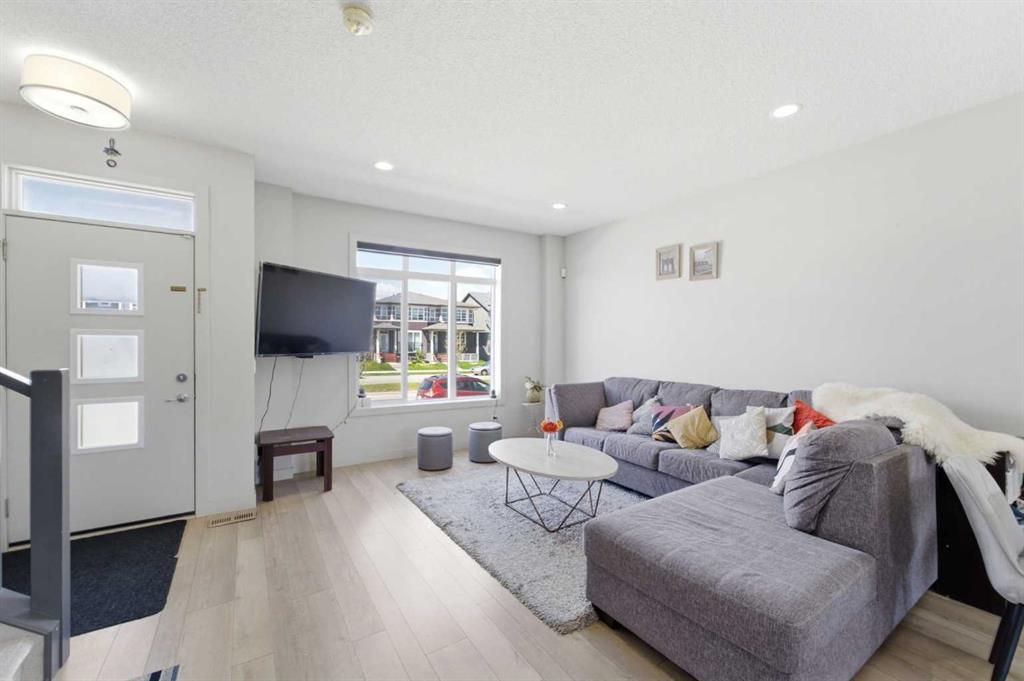 Fifth View of 9060 52 Street NE, Saddle Ridge, Calgary, Alberta, T3J 0V7