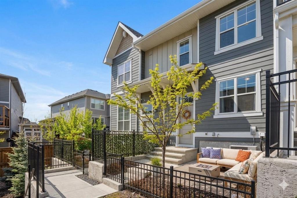 Third View of 812 Cranbrook Walk SE, Cranston, Calgary, Alberta, T3M 2V5