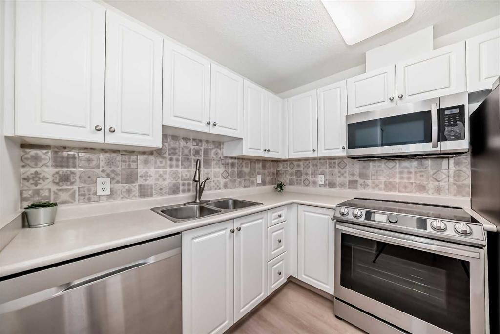 Third View of 412, 5000 Somervale Court SW, Somerset, Calgary, Alberta, T2Y 4M1