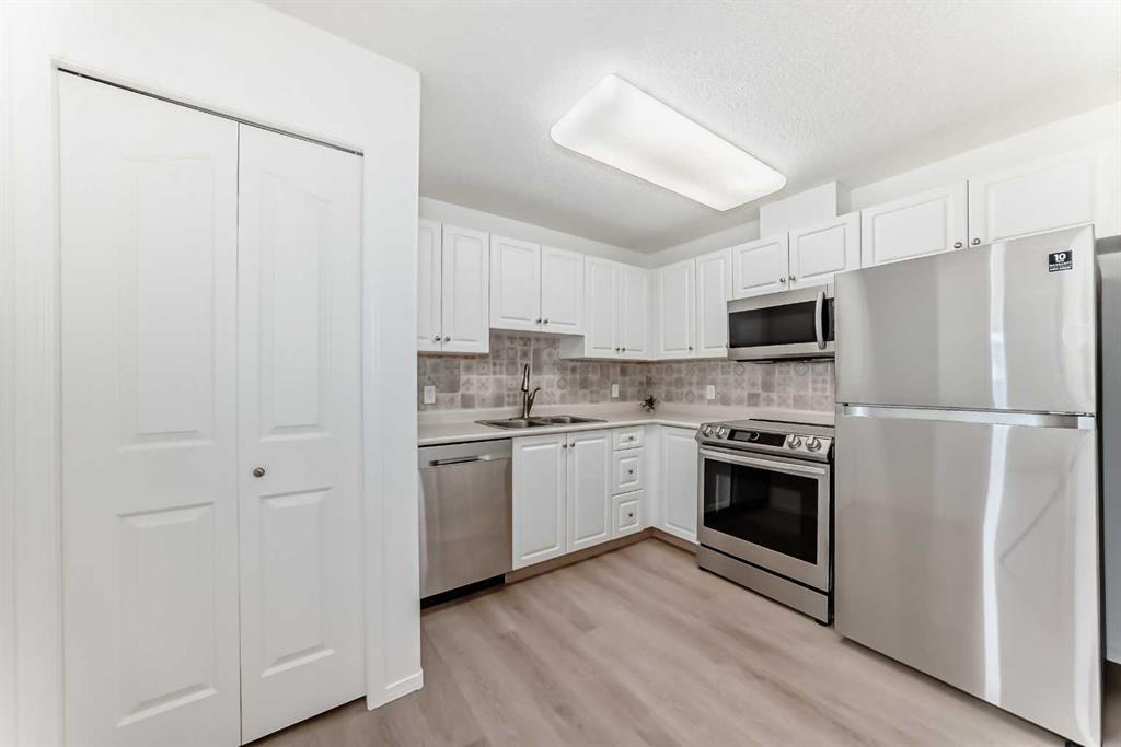 Fifth View of 412, 5000 Somervale Court SW, Somerset, Calgary, Alberta, T2Y 4M1