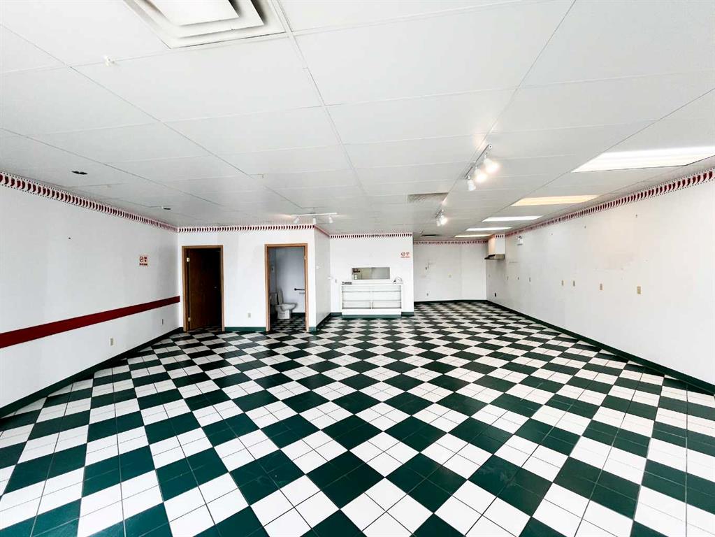 Third View of 104, 1290 Trans Canada Way SE, Southview-Park Meadows, Medicine Hat, Alberta, T1B 1J5
