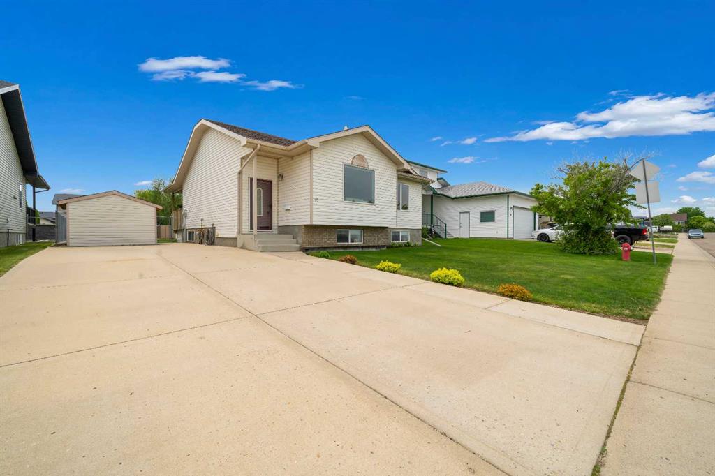 Third View of 91 Hunt Crescent NE, Northeast Crescent Heights, Medicine Hat, Alberta, T1C1Y4