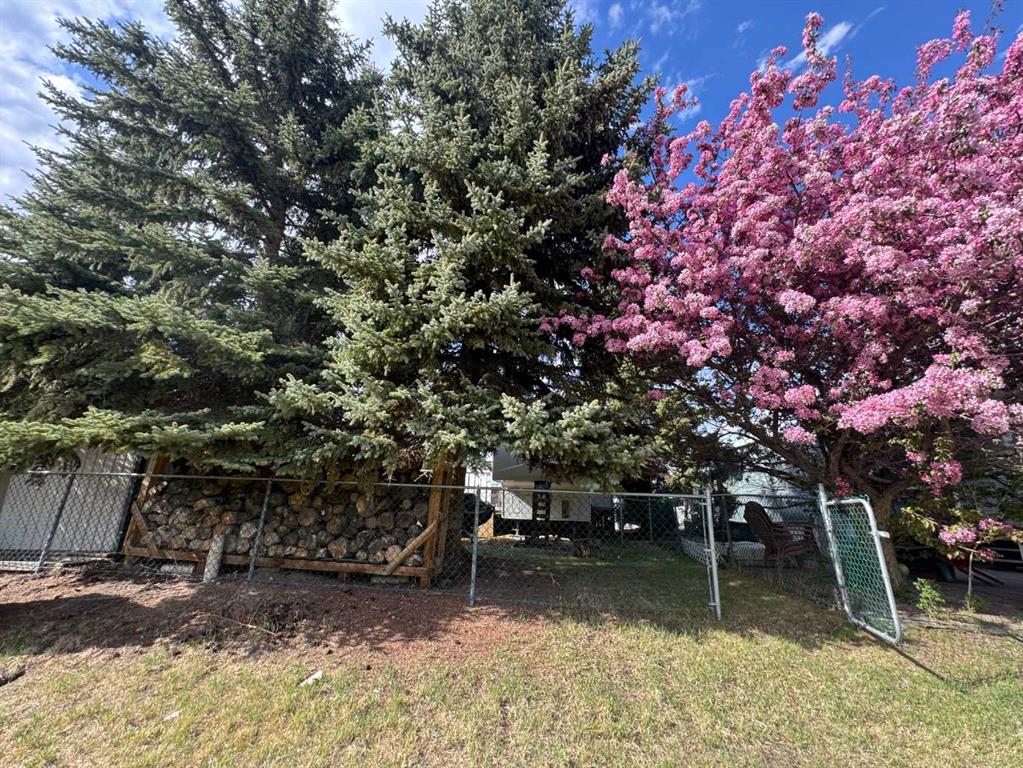 Fourth View of 220, 2540 Township Road 353  , Carefree Resorts, Rural Red Deer County, Alberta, T4G0K6