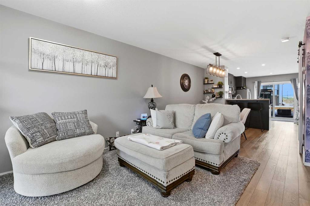 Fifth View of 305, 339 Viscount Drive , Vanier East, Red Deer, Alberta, T4R 0S2