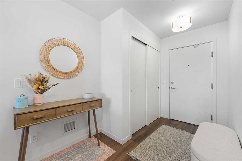 Fourth View of 307, 317 22 Avenue SW, Mission, Calgary, Alberta, T2S 3H6