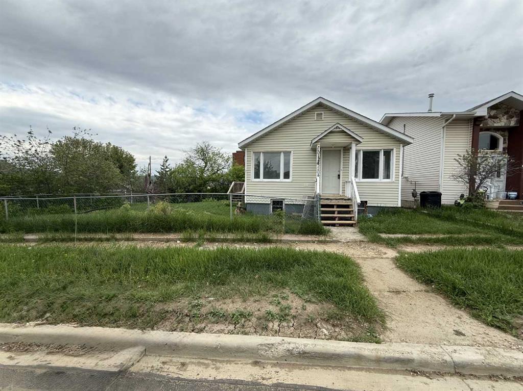 Third View of 10124 104 Avenue , South End, Peace River, Alberta, T8S1M4
