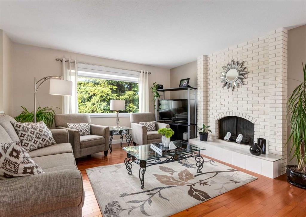 Fourth View of 332 Pinemont Road NE, Pineridge, Calgary, Alberta, T1Y1V7
