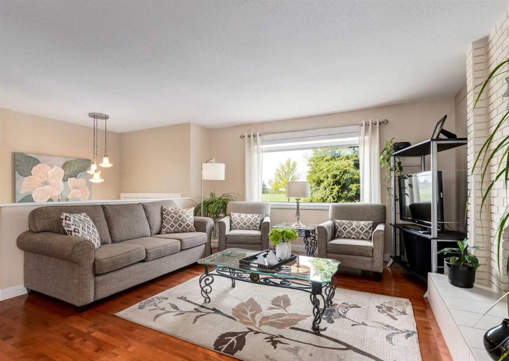 Fifth View of 332 Pinemont Road NE, Pineridge, Calgary, Alberta, T1Y1V7