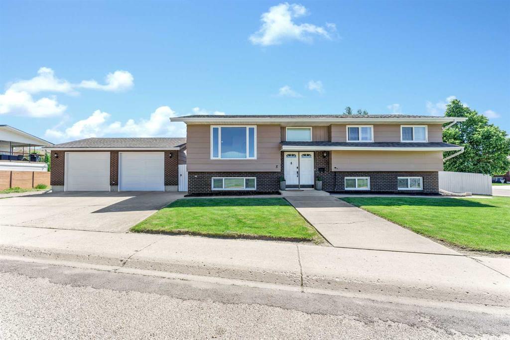 8 Corbitt Way SE, A2315206, Alberta,