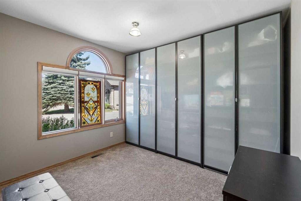 Fifth View of 112 Oakbriar Close SW, Palliser, Calgary, Alberta, T2V 5H2