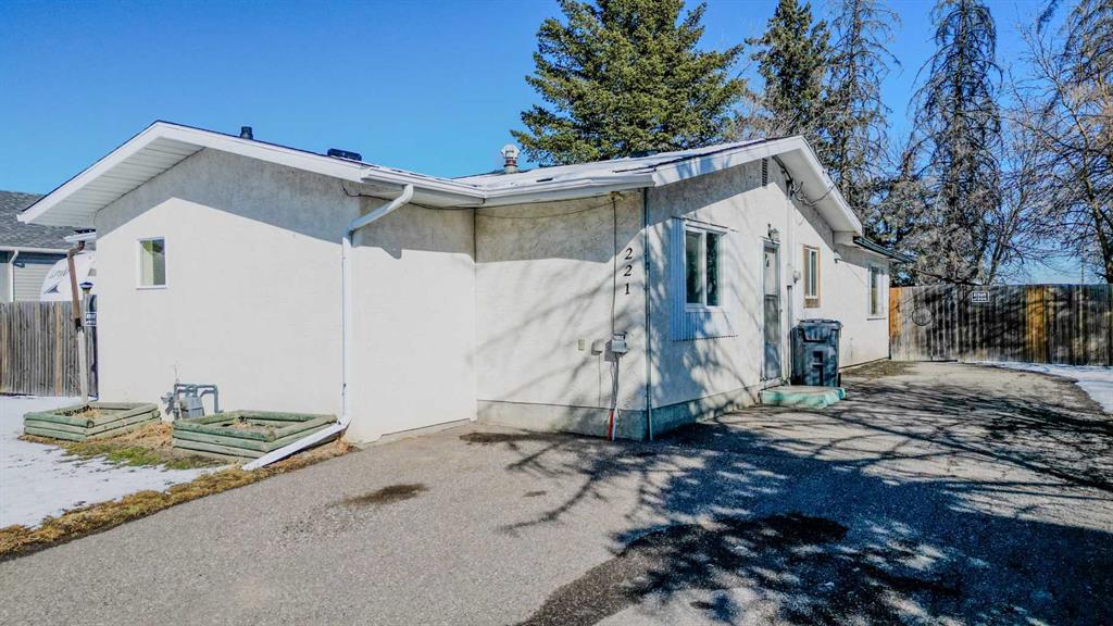 221 N 250 E  , A2315235, Alberta,