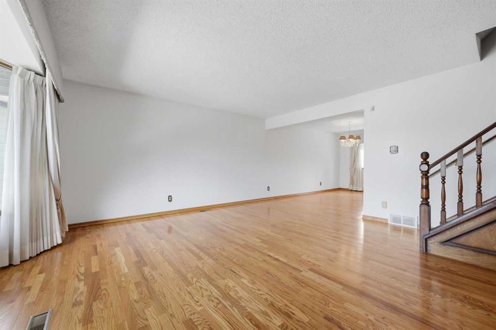 Fourth View of 480 Berkley Crescent NW, Beddington Heights, Calgary, Alberta, T3K1A8