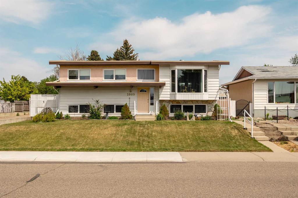 2009 17 Street N, A2315396, Alberta,