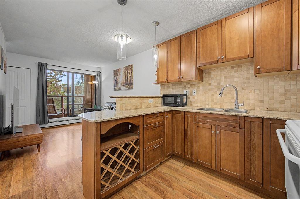 Fourth View of 207, 2130 17 Street SW, Bankview, Calgary, Alberta, T2T4M4